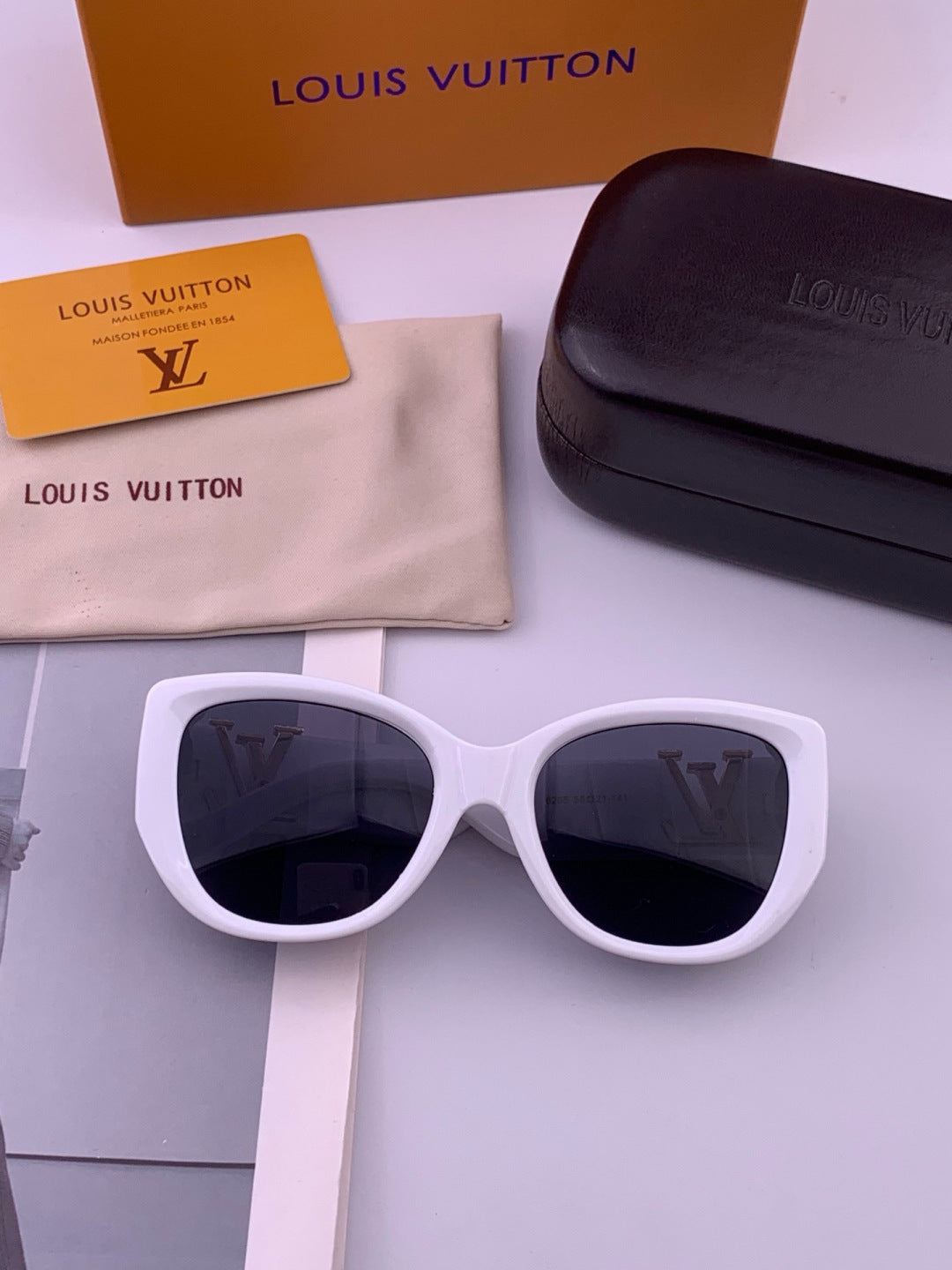 Louis Vuitton L5626 Square Pink Lens Sunglasses for Women - detail image 7