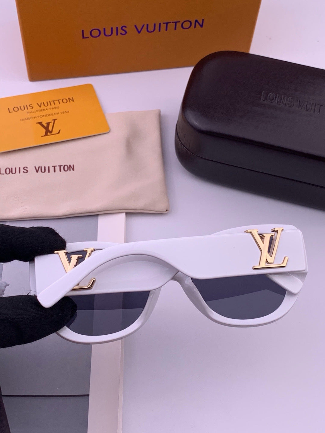 Louis Vuitton L5626 Square Pink Lens Sunglasses for Women - detail image 5