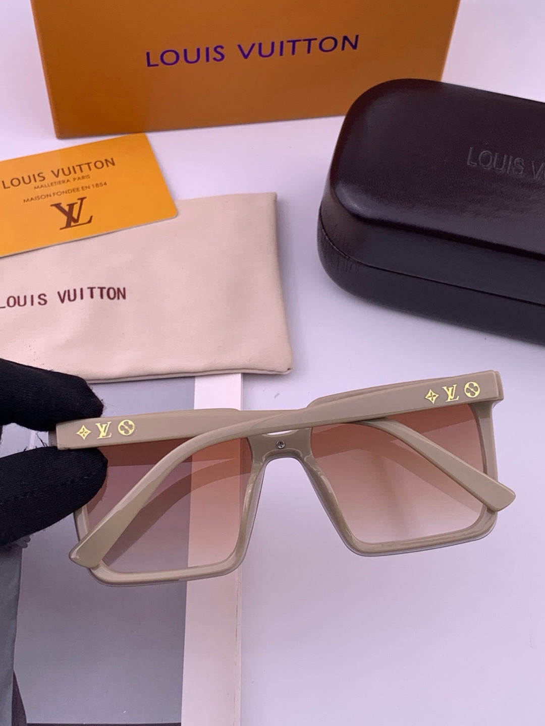 Louis Vuitton L6006 Oversized Red Lens Sunglasses for Men & Women - detail image 5