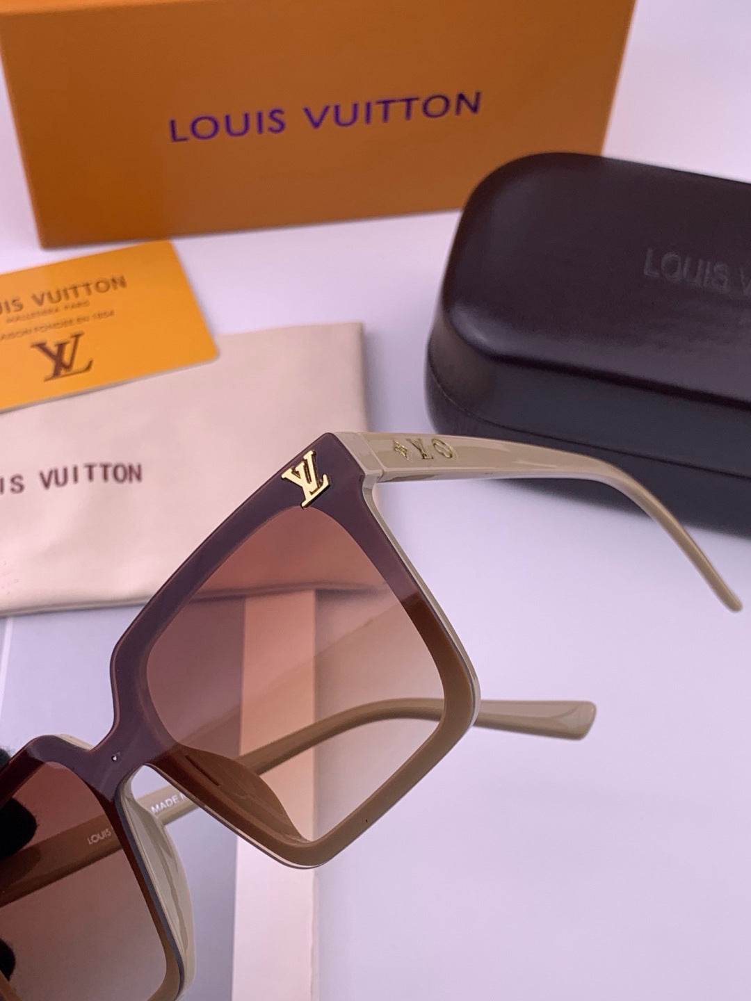 Louis Vuitton L6006 Oversized Red Lens Sunglasses for Men & Women - detail image 3