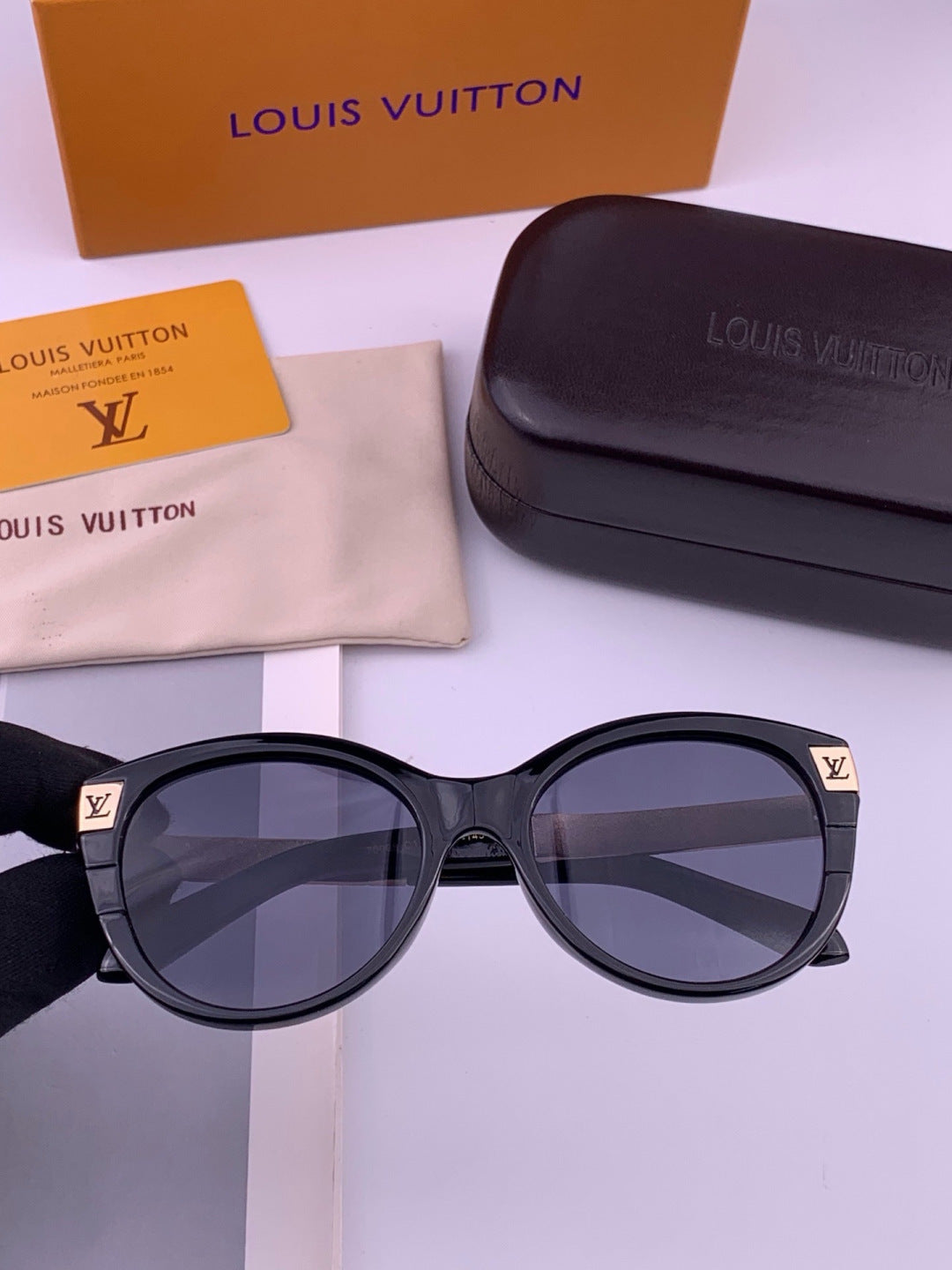 Louis Vuitton L87000 Oversized Black Lens Sunglasses for Men & Women - 493205