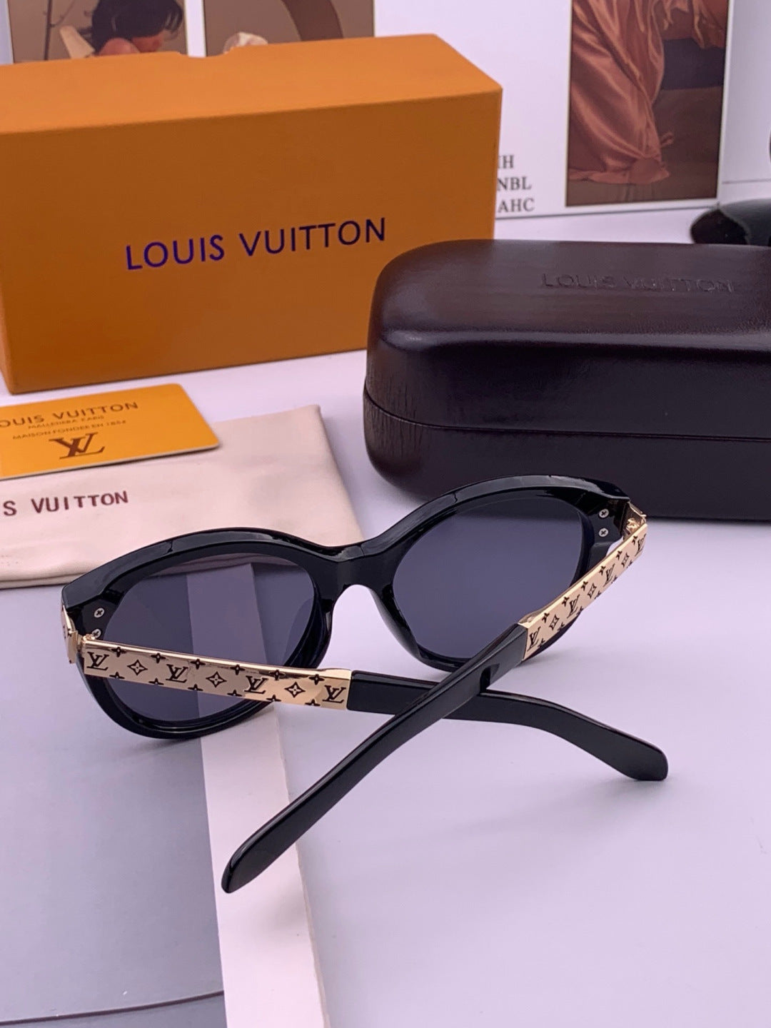 Louis Vuitton L87000 Oversized Black Lens Sunglasses for Men & Women - 493205 - detail image 7