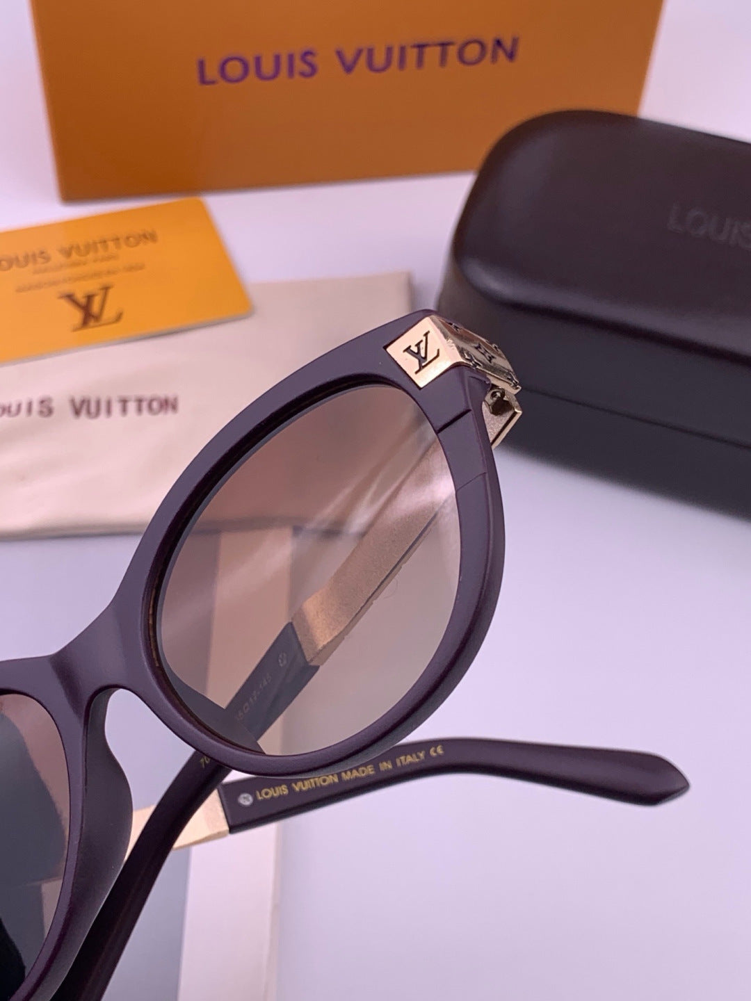 Louis Vuitton L87000 Oversized Black Lens Sunglasses for Men & Women - detail image 5