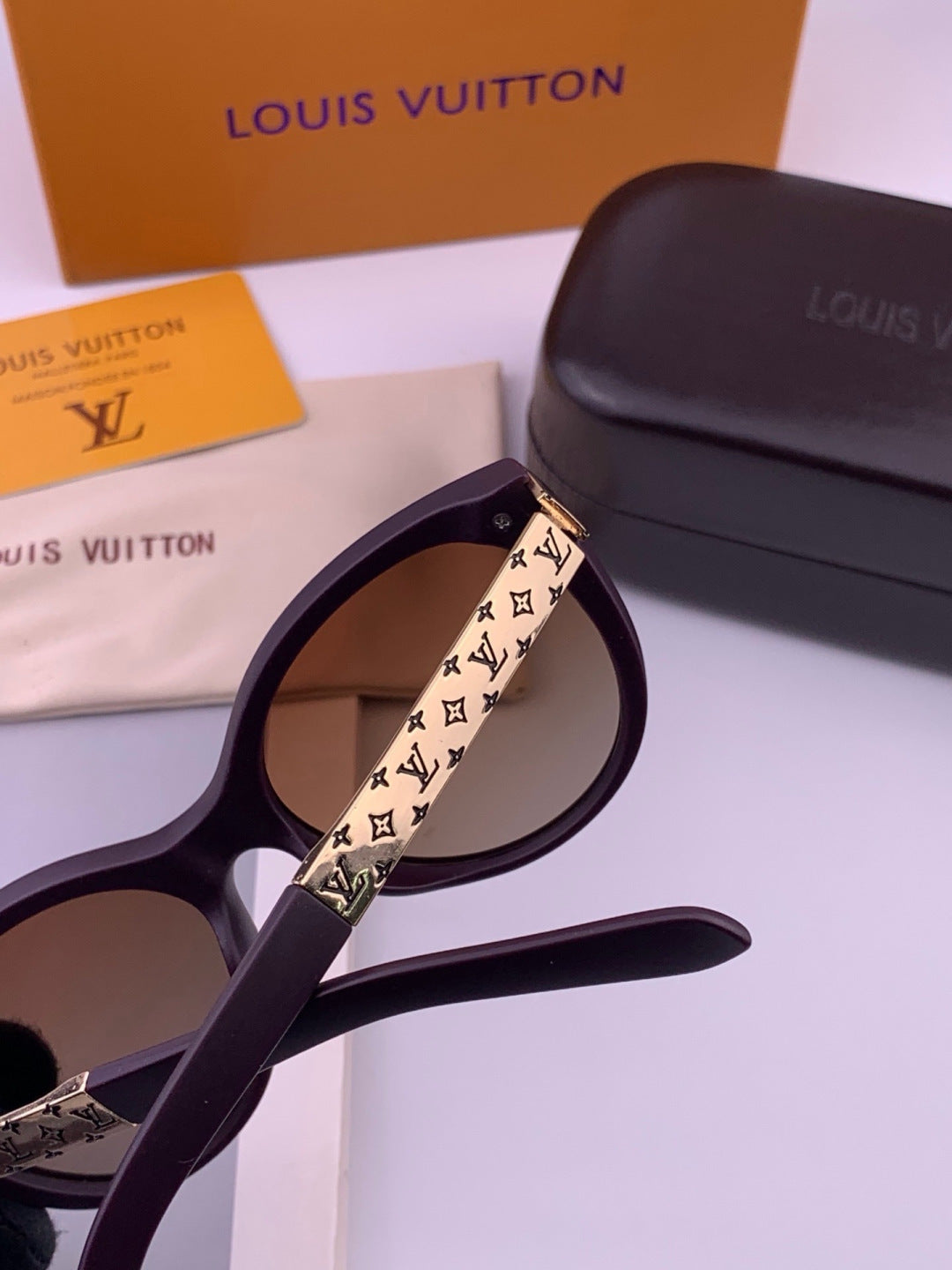Louis Vuitton L87000 Oversized Black Lens Sunglasses for Men & Women - detail image 4