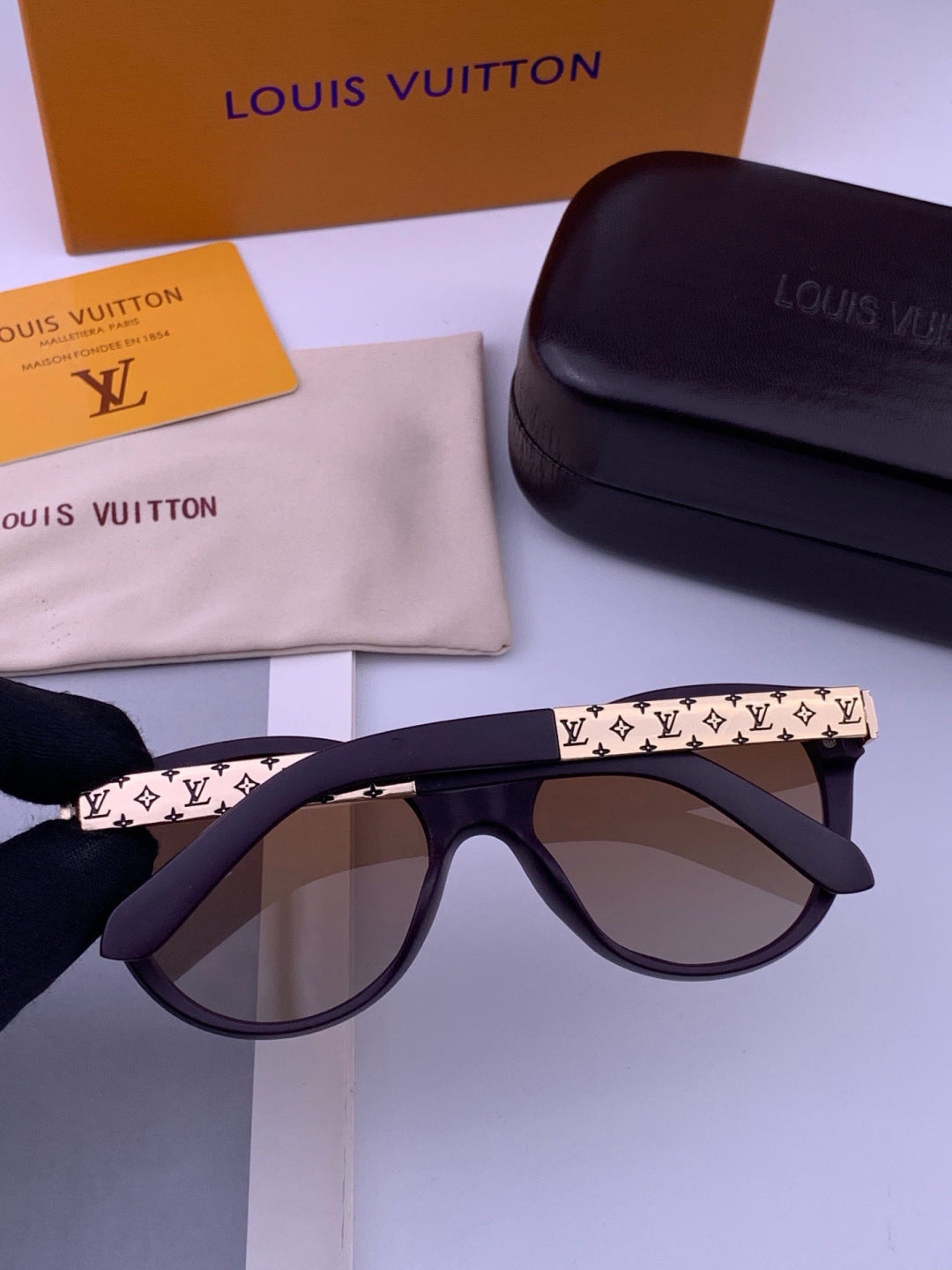 Louis Vuitton L87000 Oversized Black Lens Sunglasses for Men & Women - detail image 6