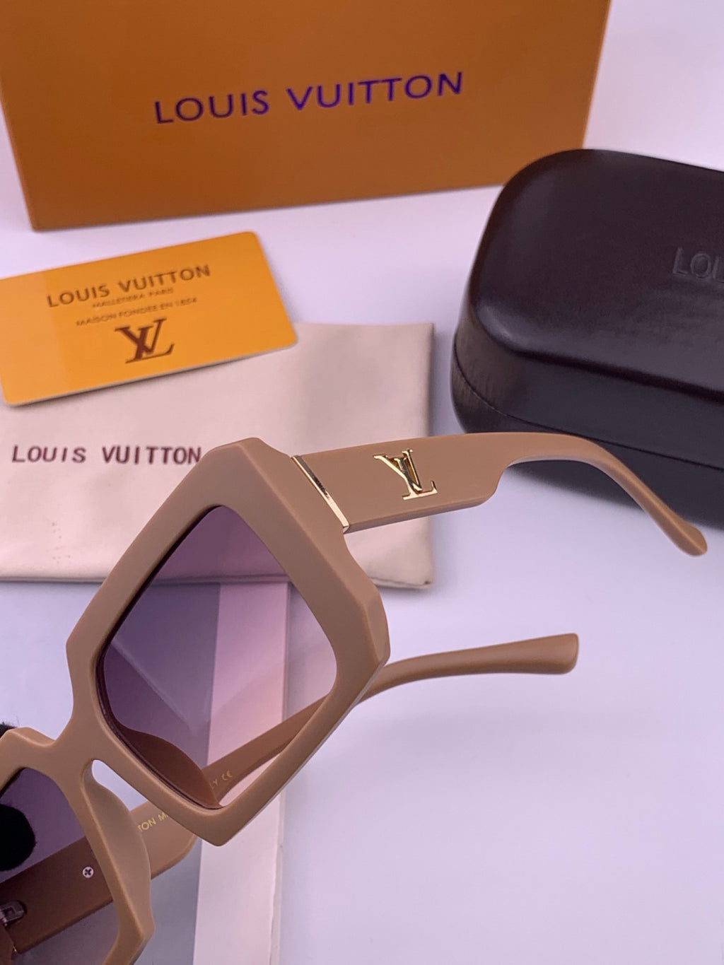 Louis Vuitton L37004 Oversized Red Lens Sunglasses for Men & Women - detail image 2