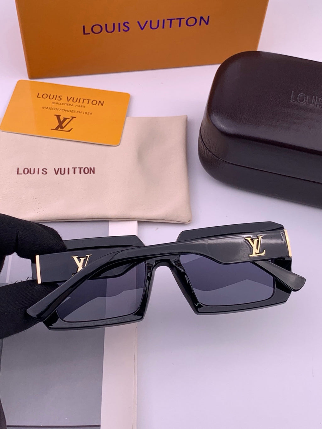 Louis Vuitton L37004 Oversized Black Lens Sunglasses for Men & Women - detail image 6