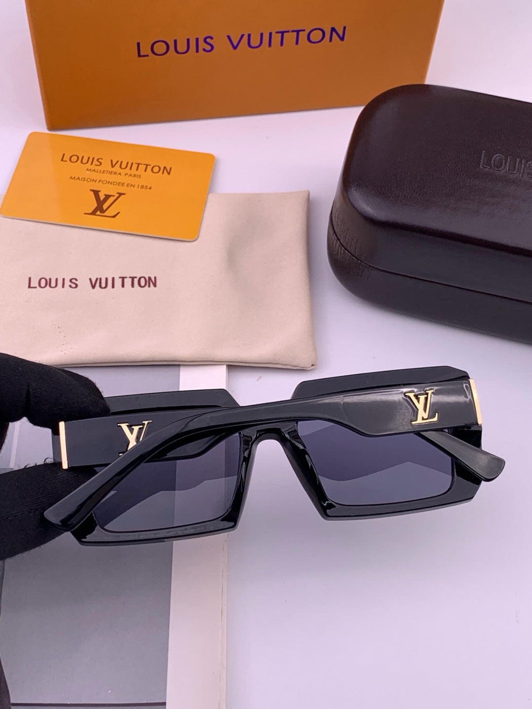 Louis Vuitton L37004 Oversized Black Lens Sunglasses for Men & Women - detail image 6