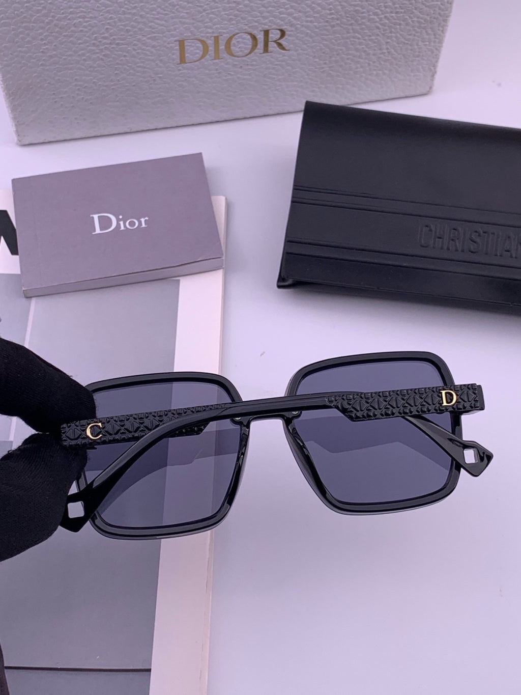Louis Vuitton L37004 Oversized Blue Lens Sunglasses for Men & Women - detail image 5