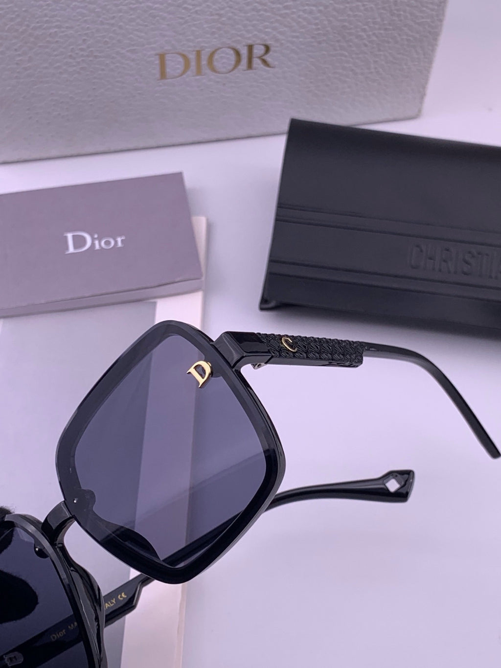 Louis Vuitton L37004 Oversized Blue Lens Sunglasses for Men & Women - detail image 3