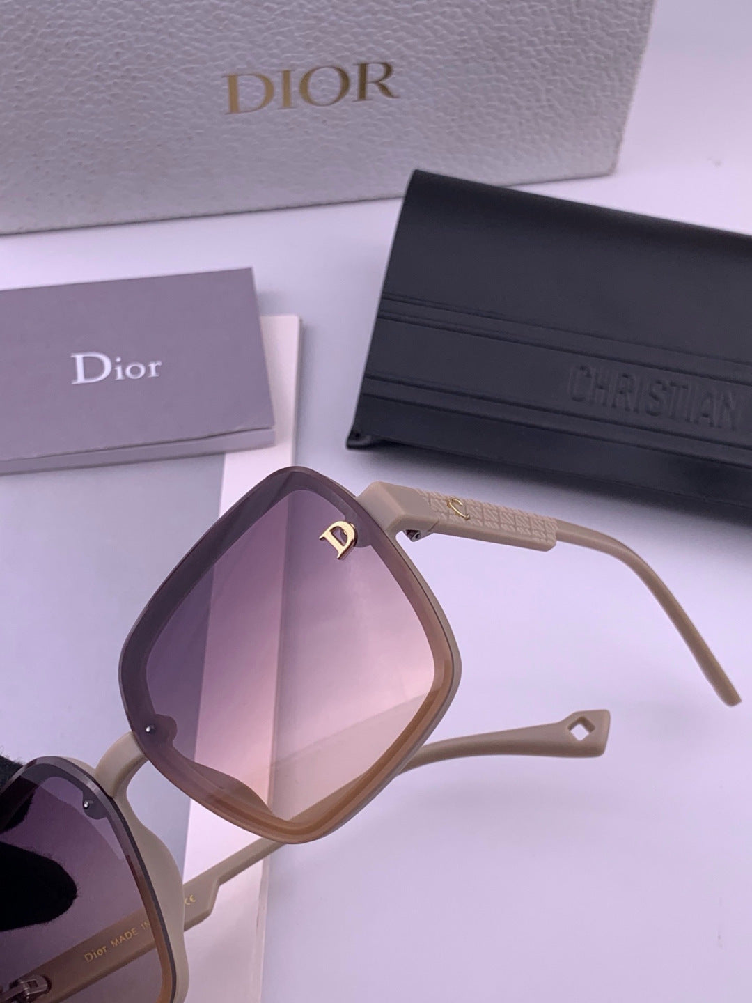 Louis Vuitton L37004 Oversized Purple Lens Sunglasses for Men & Women - detail image 3