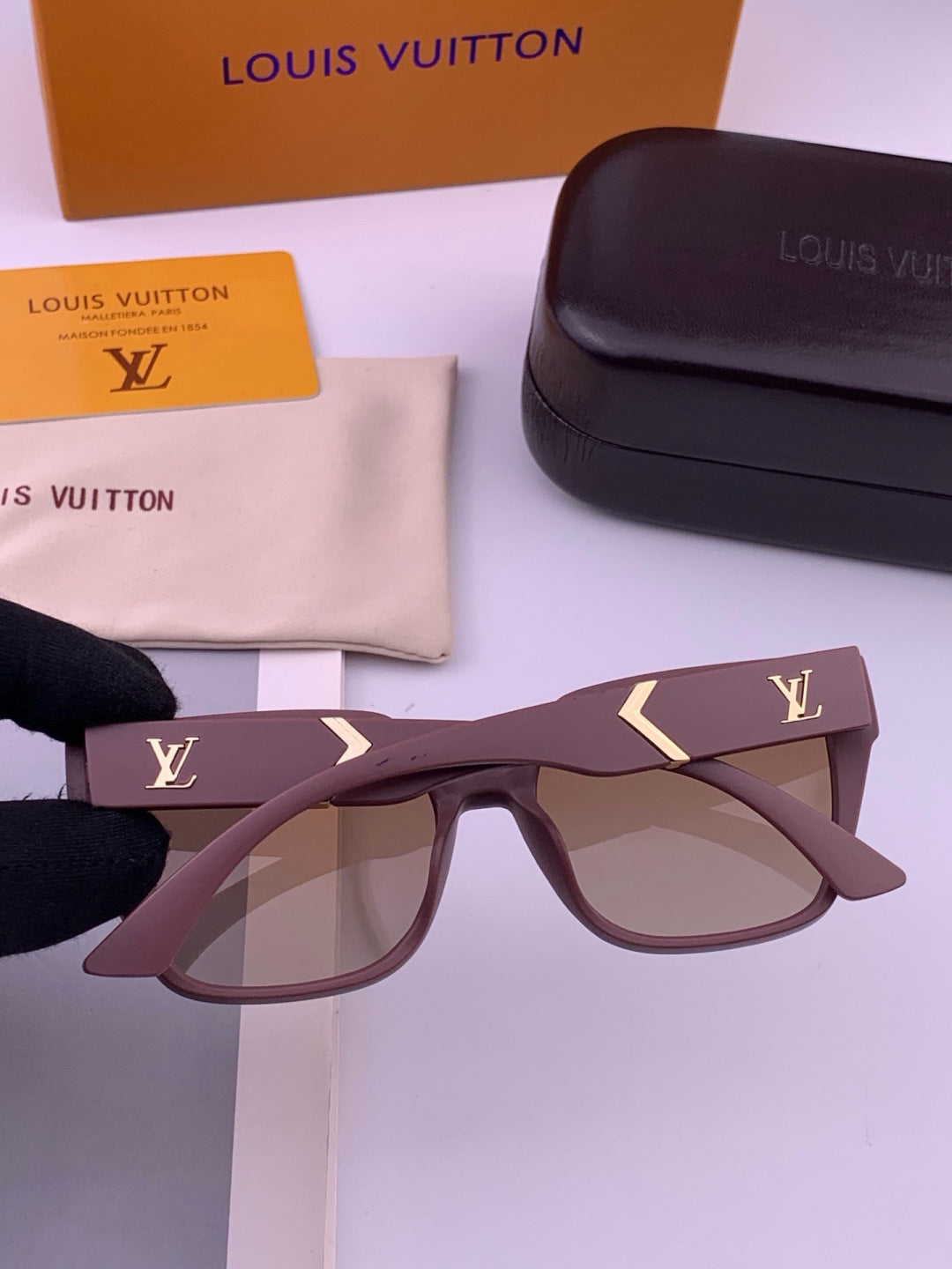 Louis Vuitton L77004 Oversized Purple Lens Sunglasses for Men & Women - 493212 - detail image 4