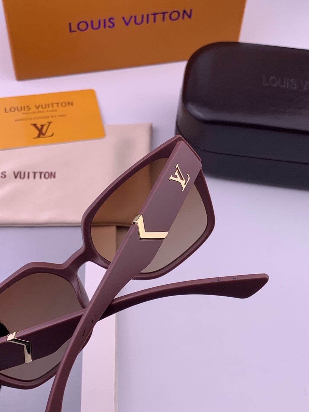 Louis Vuitton L77004 Oversized Purple Lens Sunglasses for Men & Women - 493212 - detail image 3