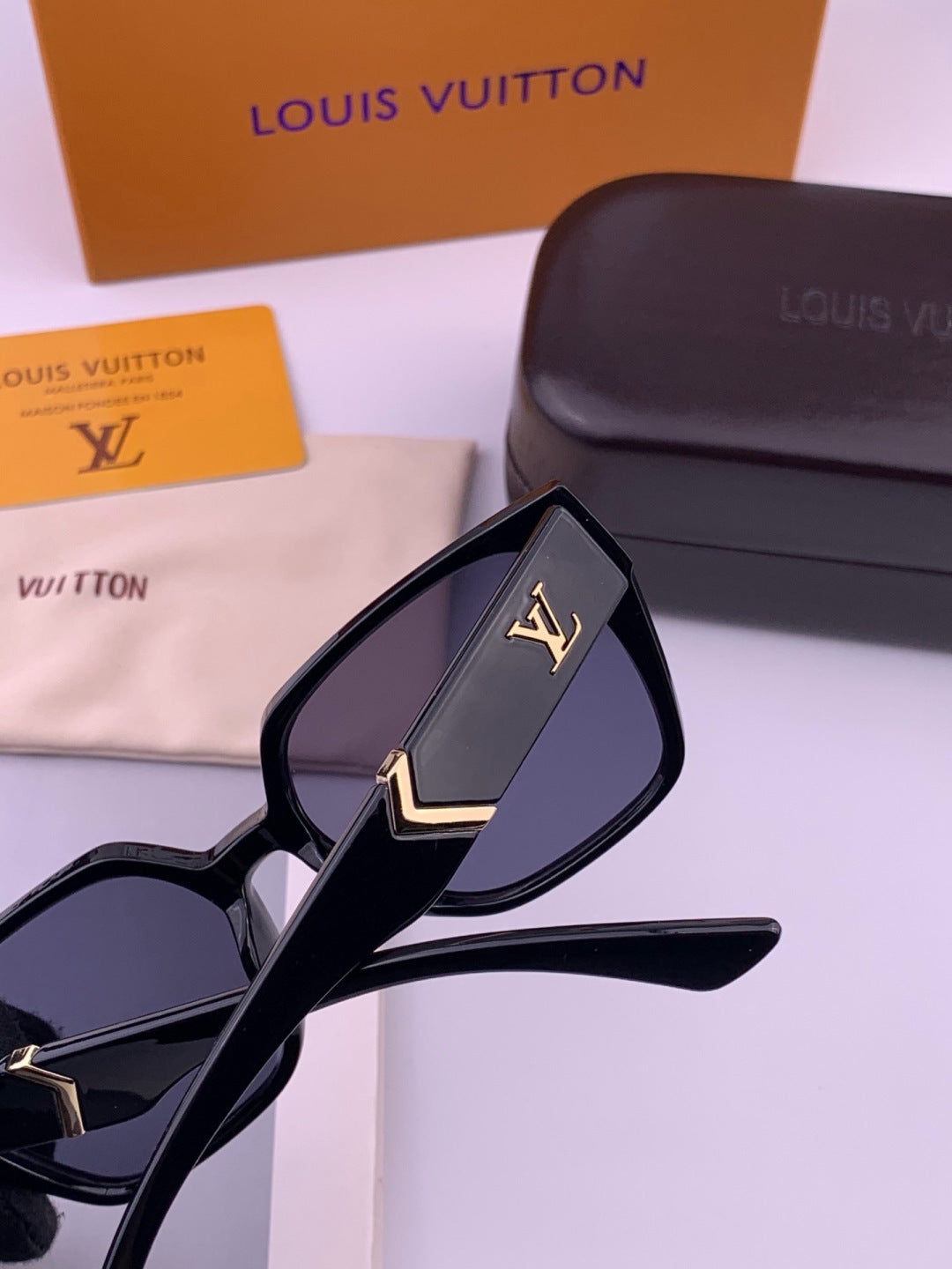 Louis Vuitton L77004 Oversized Black Lens Sunglasses for Men & Women - detail image 3