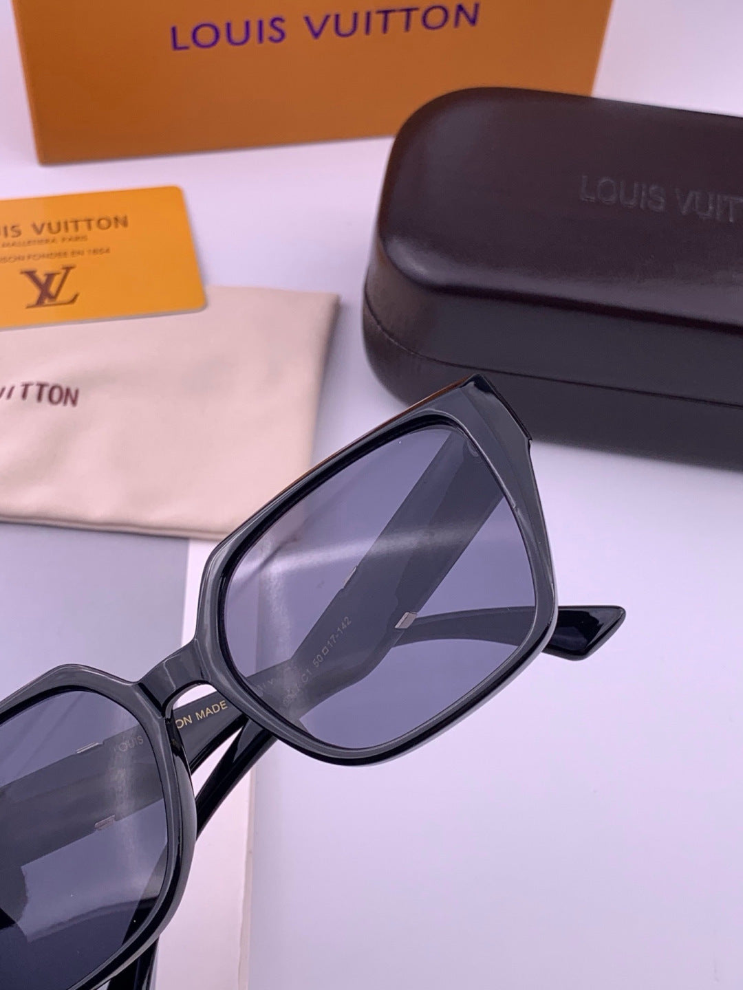 Louis Vuitton L77004 Oversized Black Lens Sunglasses for Men & Women - detail image 5