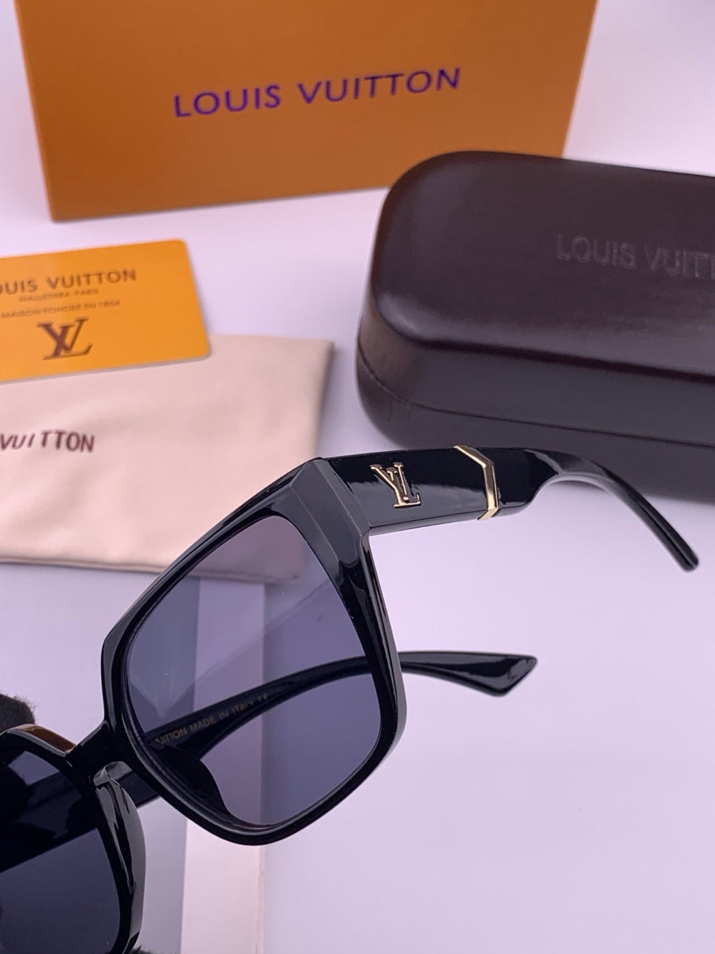Louis Vuitton L77004 Oversized Black Lens Sunglasses for Men & Women - detail image 2