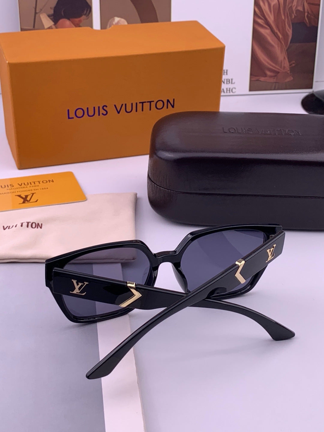 Louis Vuitton L77004 Oversized Black Lens Sunglasses for Men & Women - detail image 6