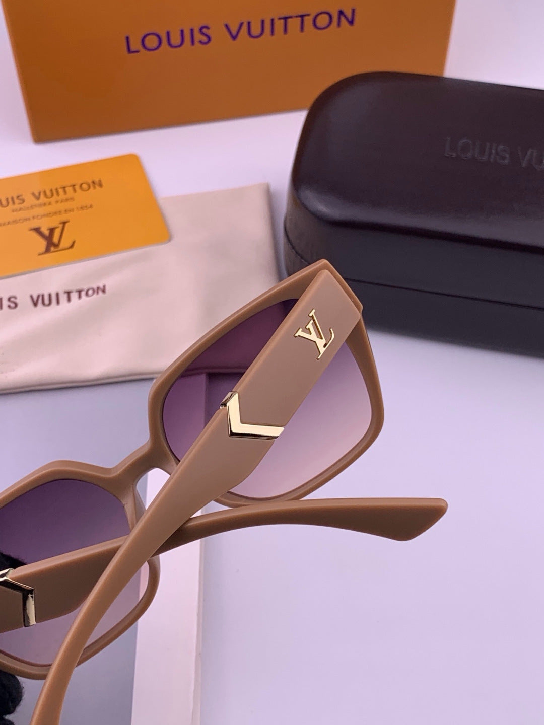 Louis Vuitton L77004 Oversized Purple Lens Sunglasses for Men & Women - 493214 - detail image 5