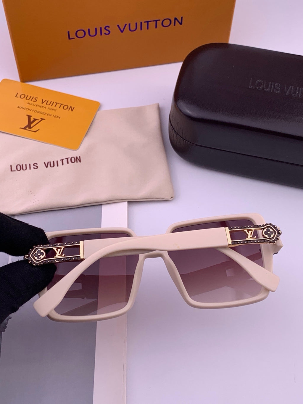 Louis Vuitton L77004 Oversized Purple Lens Sunglasses for Men & Women - detail image 6