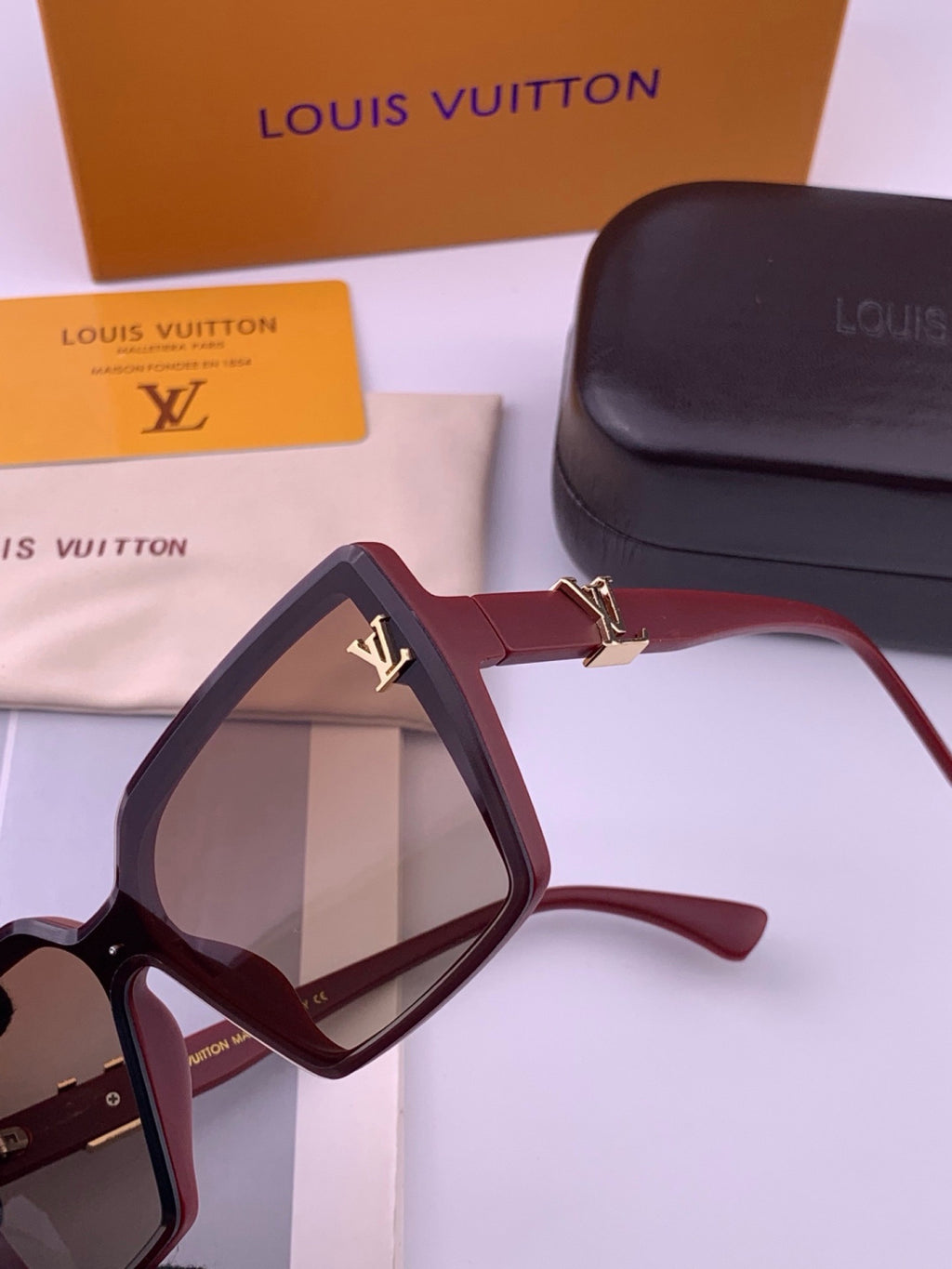Louis Vuitton L57002 Oversized Purple Lens Sunglasses for Men & Women - 493218 - detail image 5
