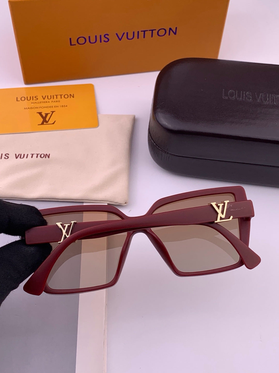 Louis Vuitton L57002 Oversized Purple Lens Sunglasses for Men & Women - 493218 - detail image 6