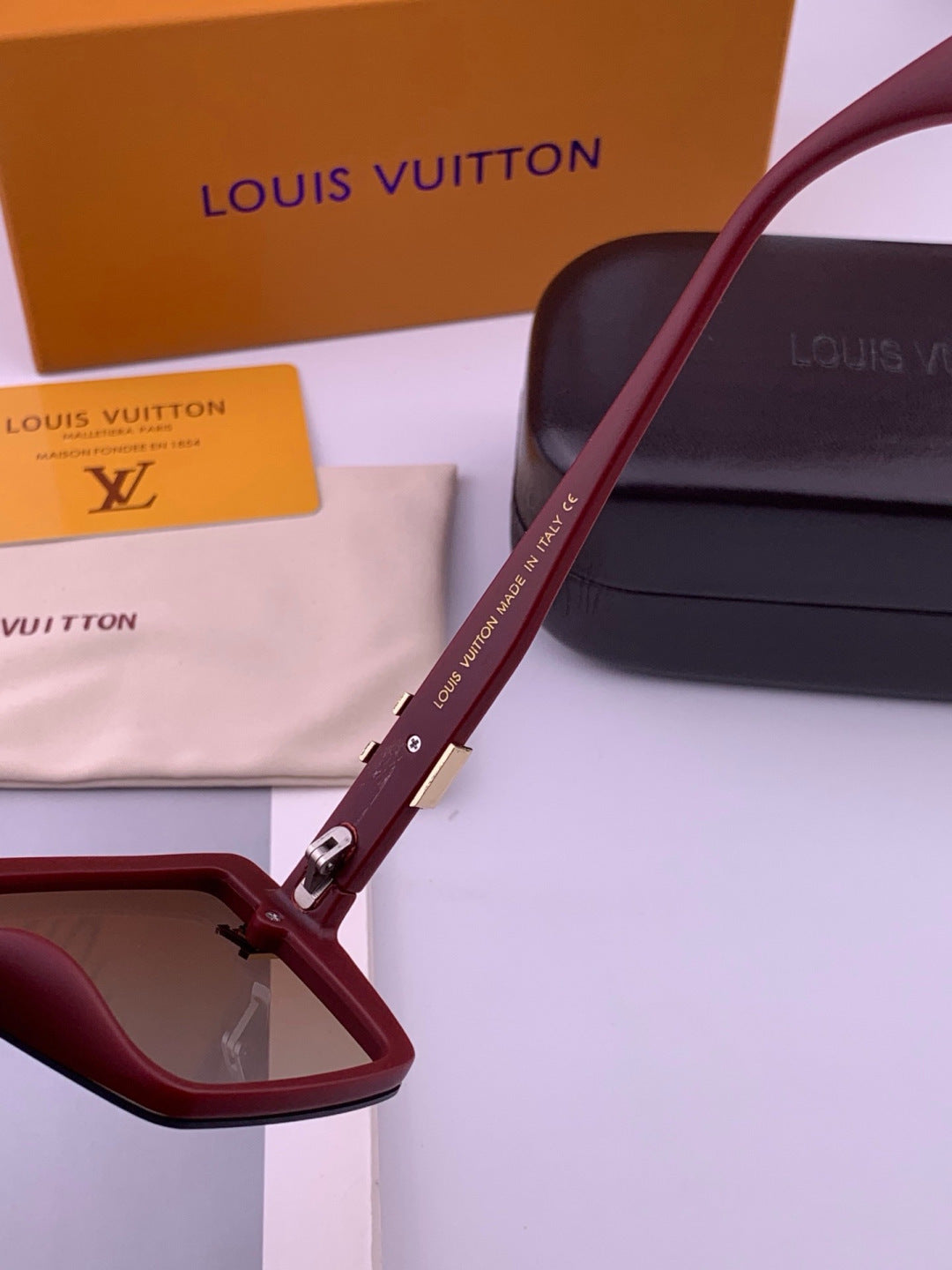 Louis Vuitton L57002 Oversized Purple Lens Sunglasses for Men & Women - 493218 - detail image 4