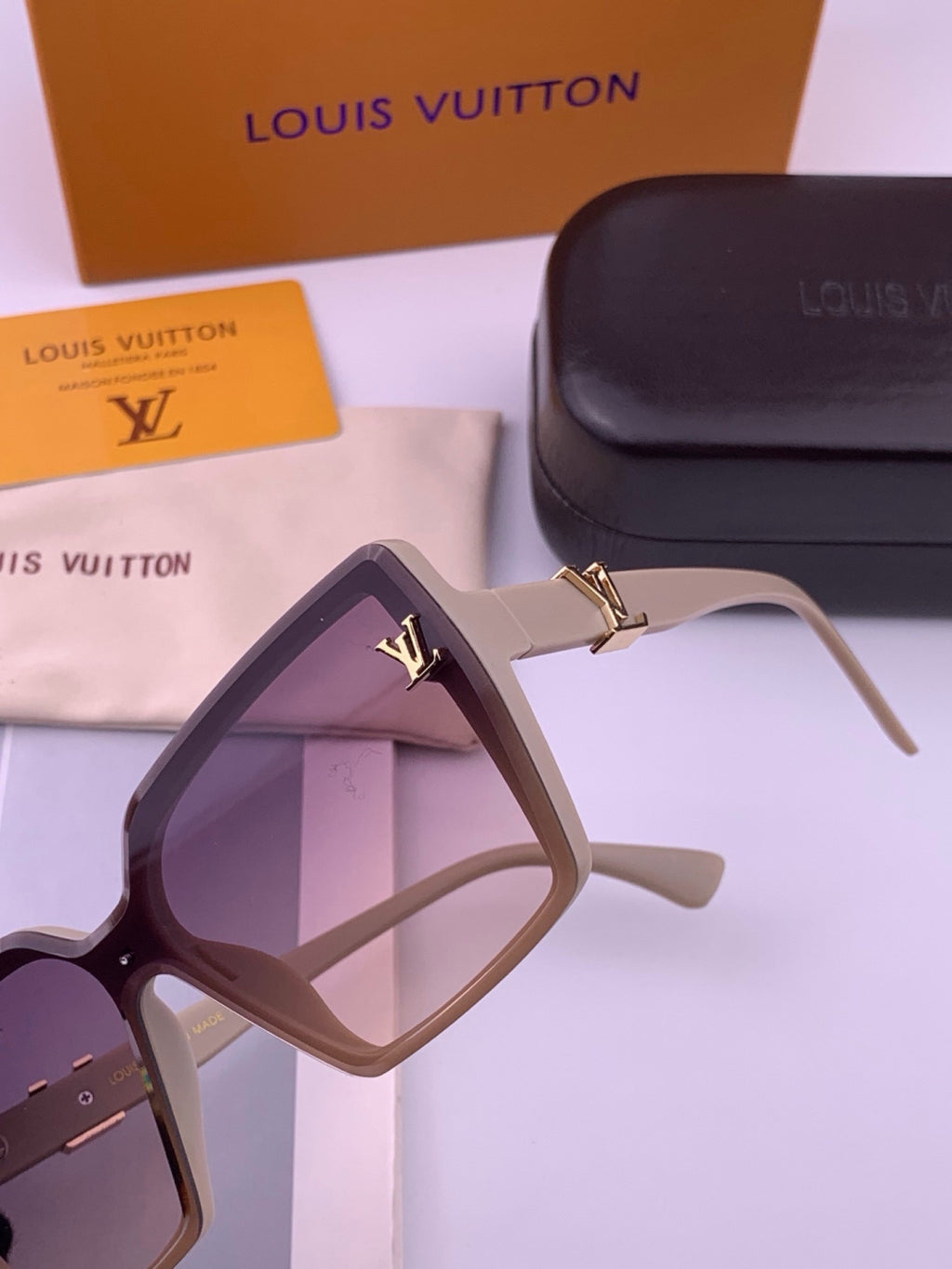 Louis Vuitton L57002 Oversized Purple Lens Sunglasses for Men & Women - detail image 3