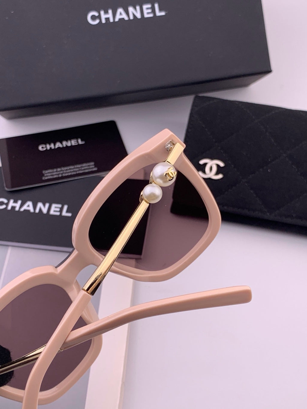 Chanel CH4231 Oversized Black Lens Sunglasses for Men & Women - detail image 3