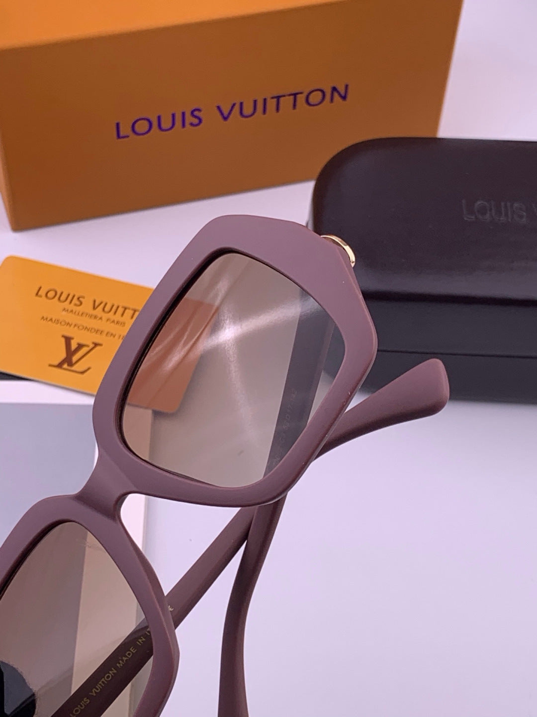 Louis Vuitton L27006 Oversized Brown Lens Sunglasses for Men & Women - 493221 - detail image 3