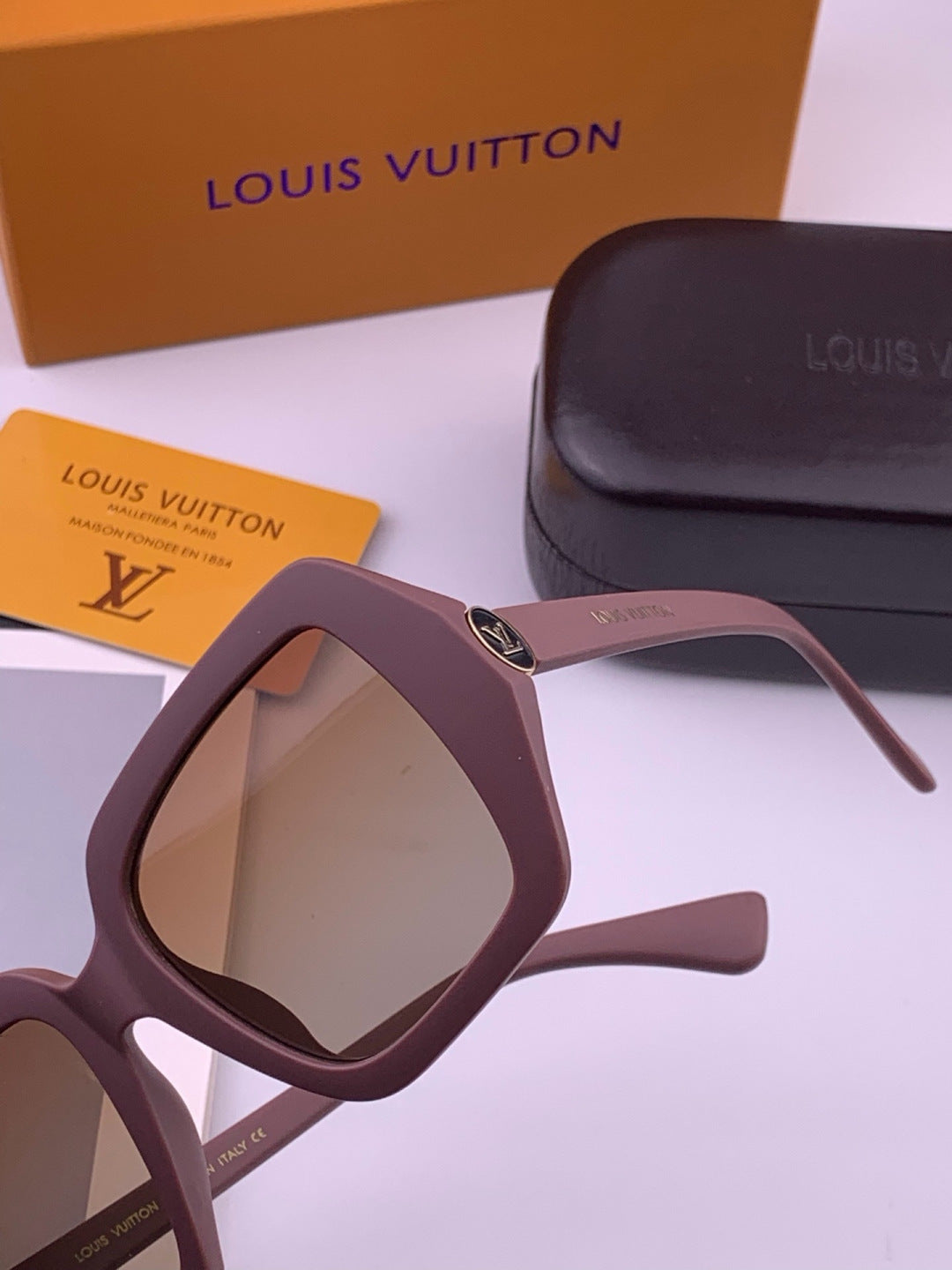 Louis Vuitton L27006 Oversized Brown Lens Sunglasses for Men & Women - 493221 - detail image 4