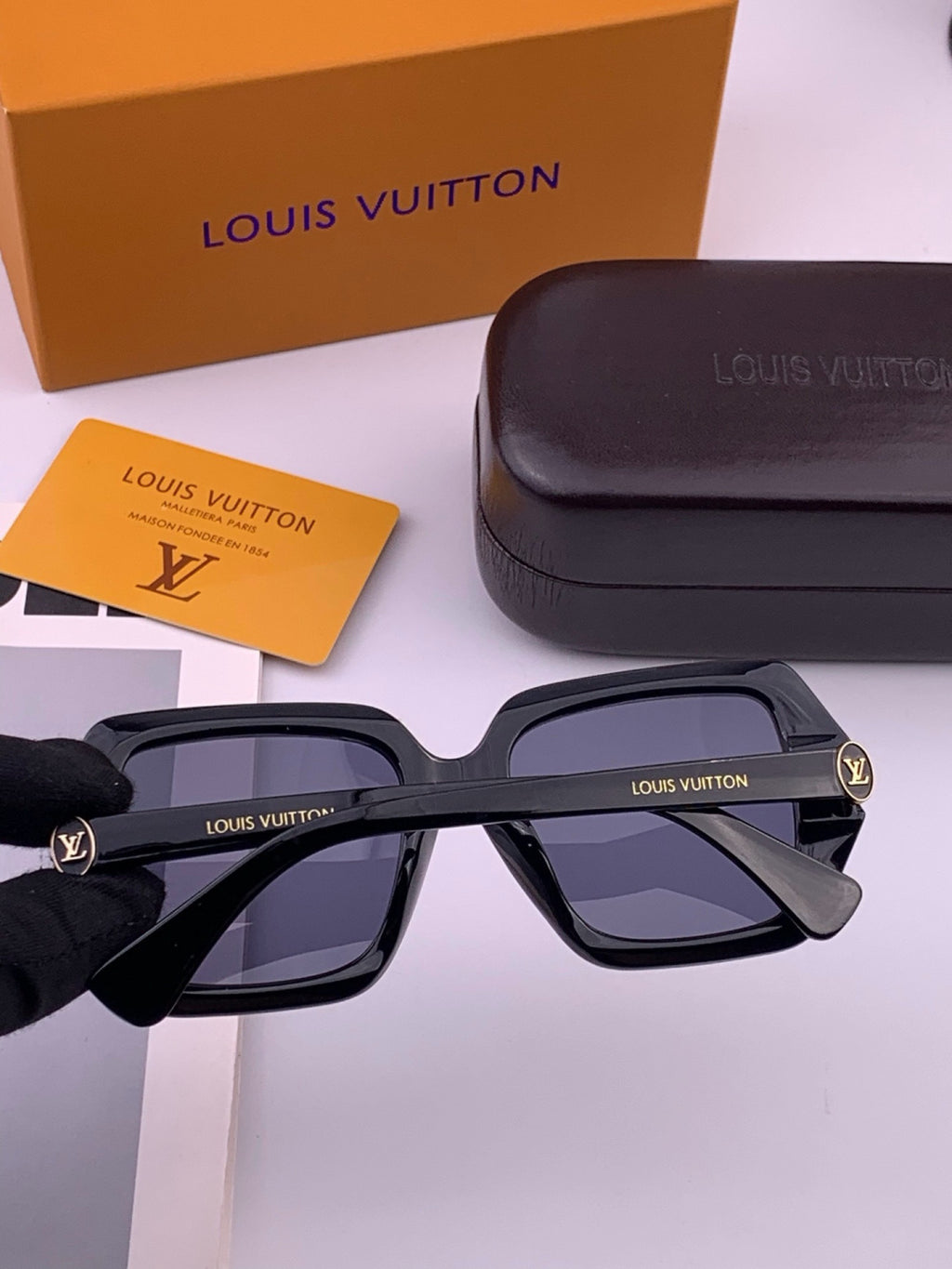 Louis Vuitton L27006 Oversized Brown Lens Sunglasses for Men & Women - detail image 6