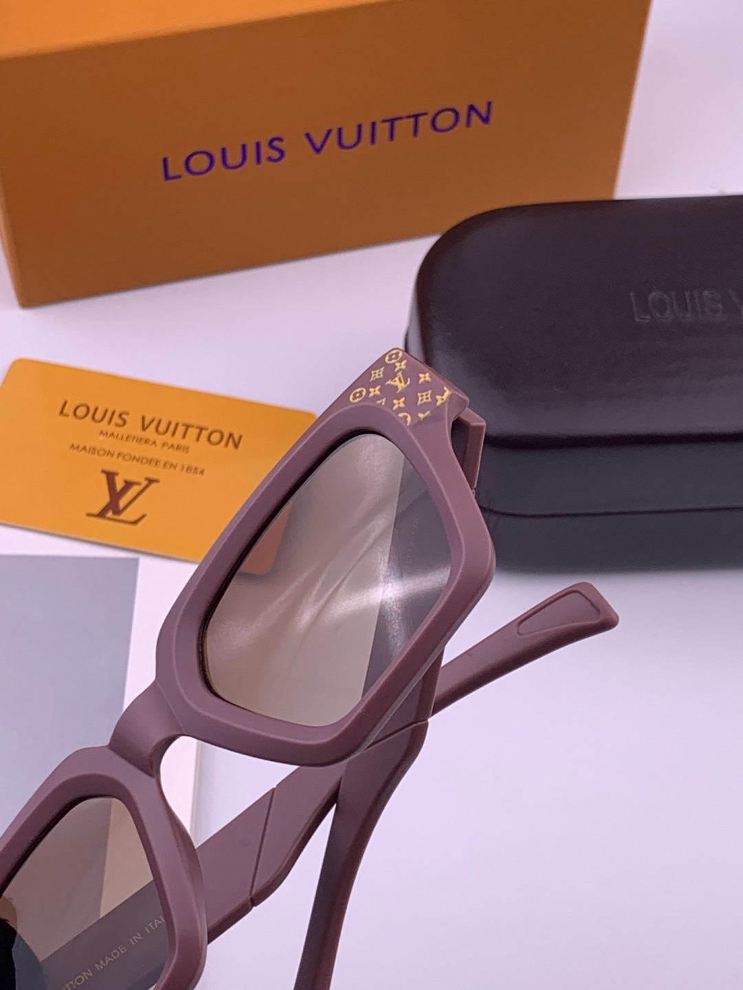 Louis Vuitton L37000 Oversized Brown Lens Sunglasses for Men & Women - detail image 3