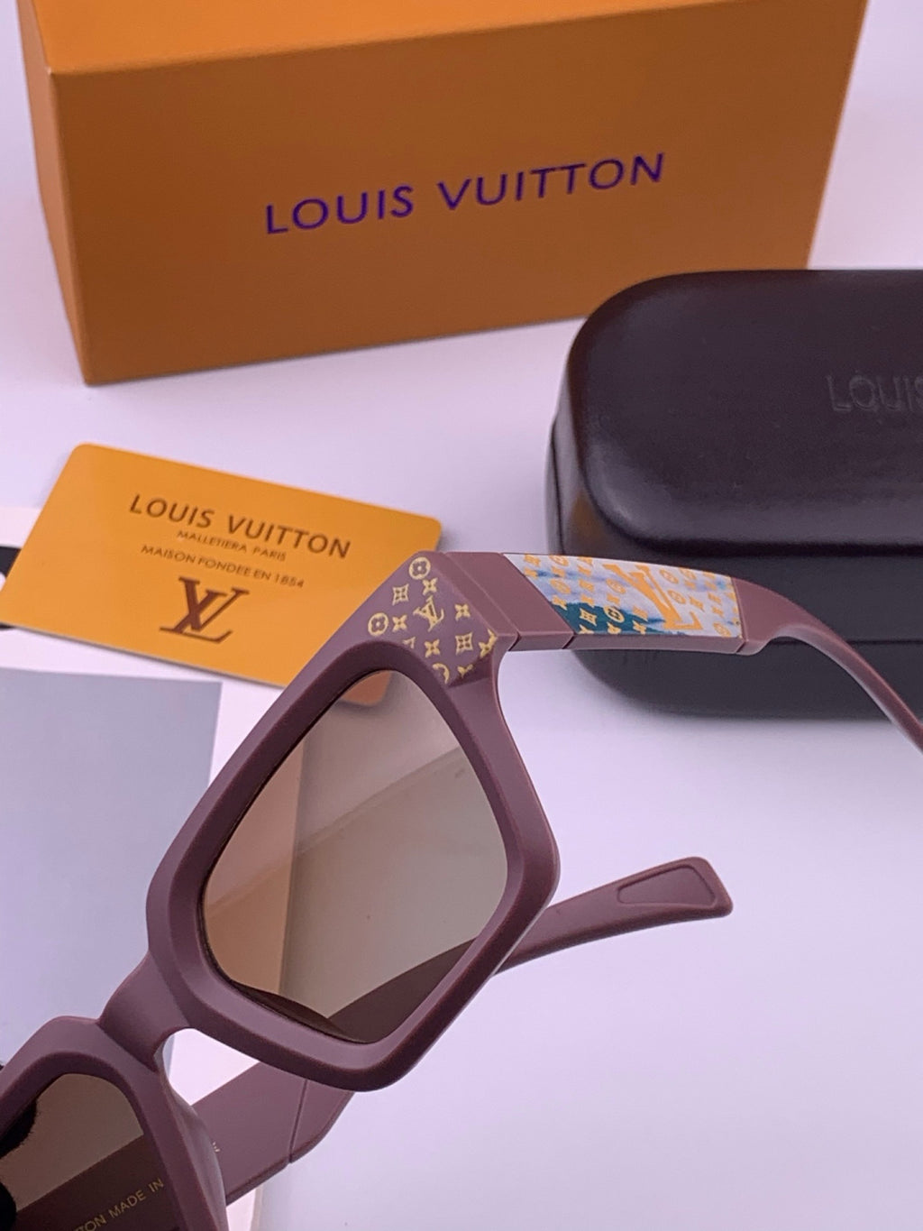 Louis Vuitton L37000 Oversized Brown Lens Sunglasses for Men & Women - detail image 4