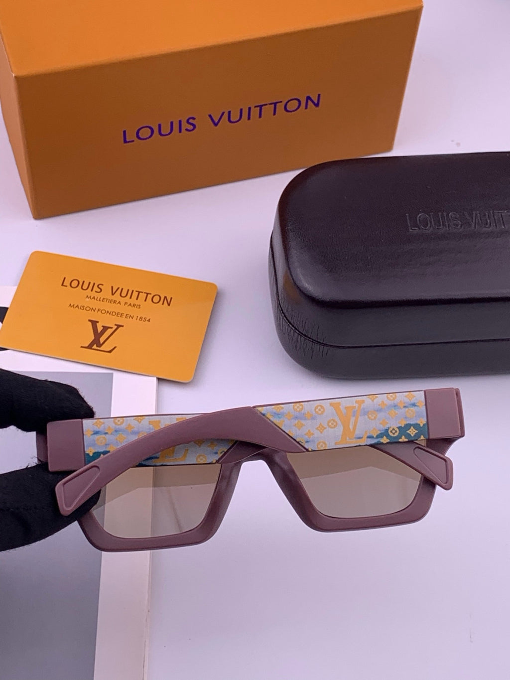 Louis Vuitton L37000 Oversized Brown Lens Sunglasses for Men & Women - detail image 6