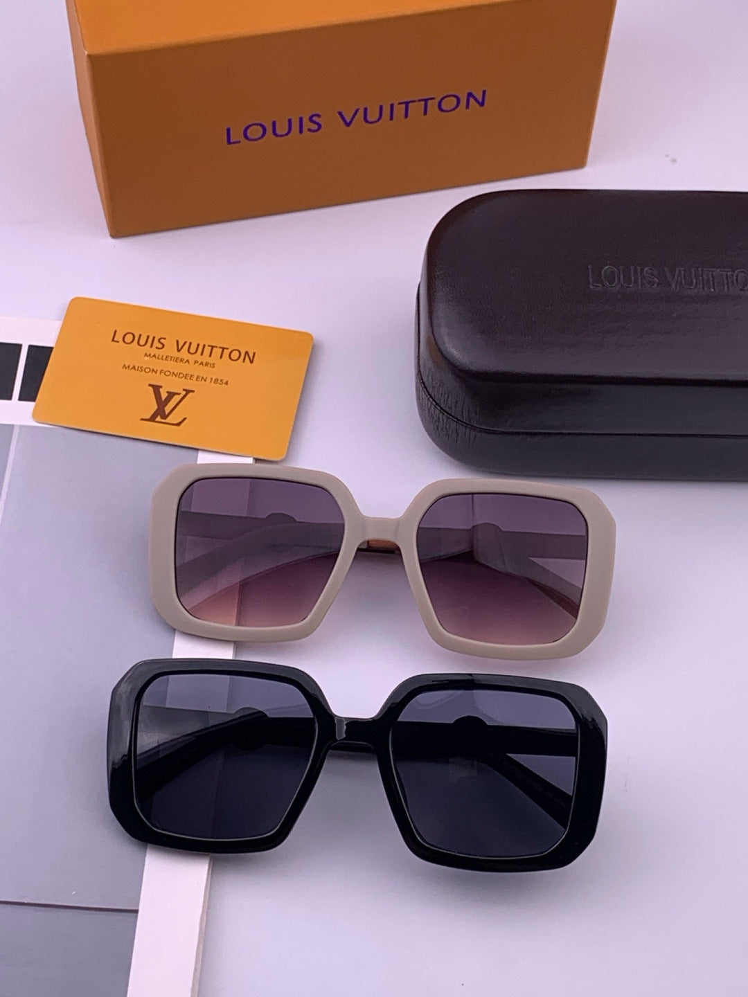 Louis Vuitton L37007 Oversized Brown Lens Sunglasses for Men & Women - 493224 - detail image 7