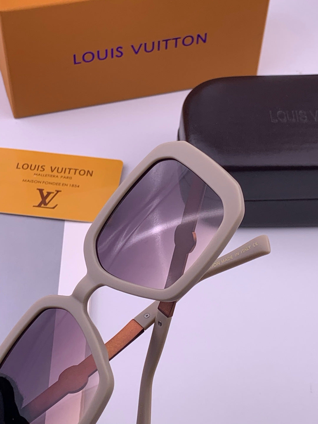 Louis Vuitton L37007 Oversized Brown Lens Sunglasses for Men & Women - 493224 - detail image 5