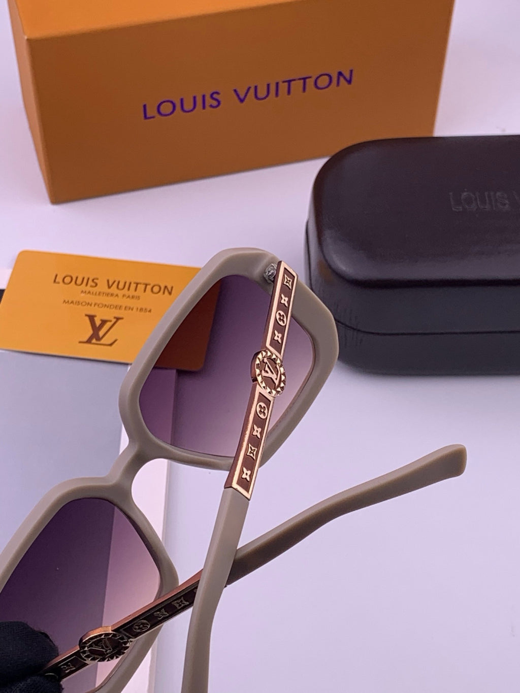 Louis Vuitton L37007 Oversized Brown Lens Sunglasses for Men & Women - 493224 - detail image 4