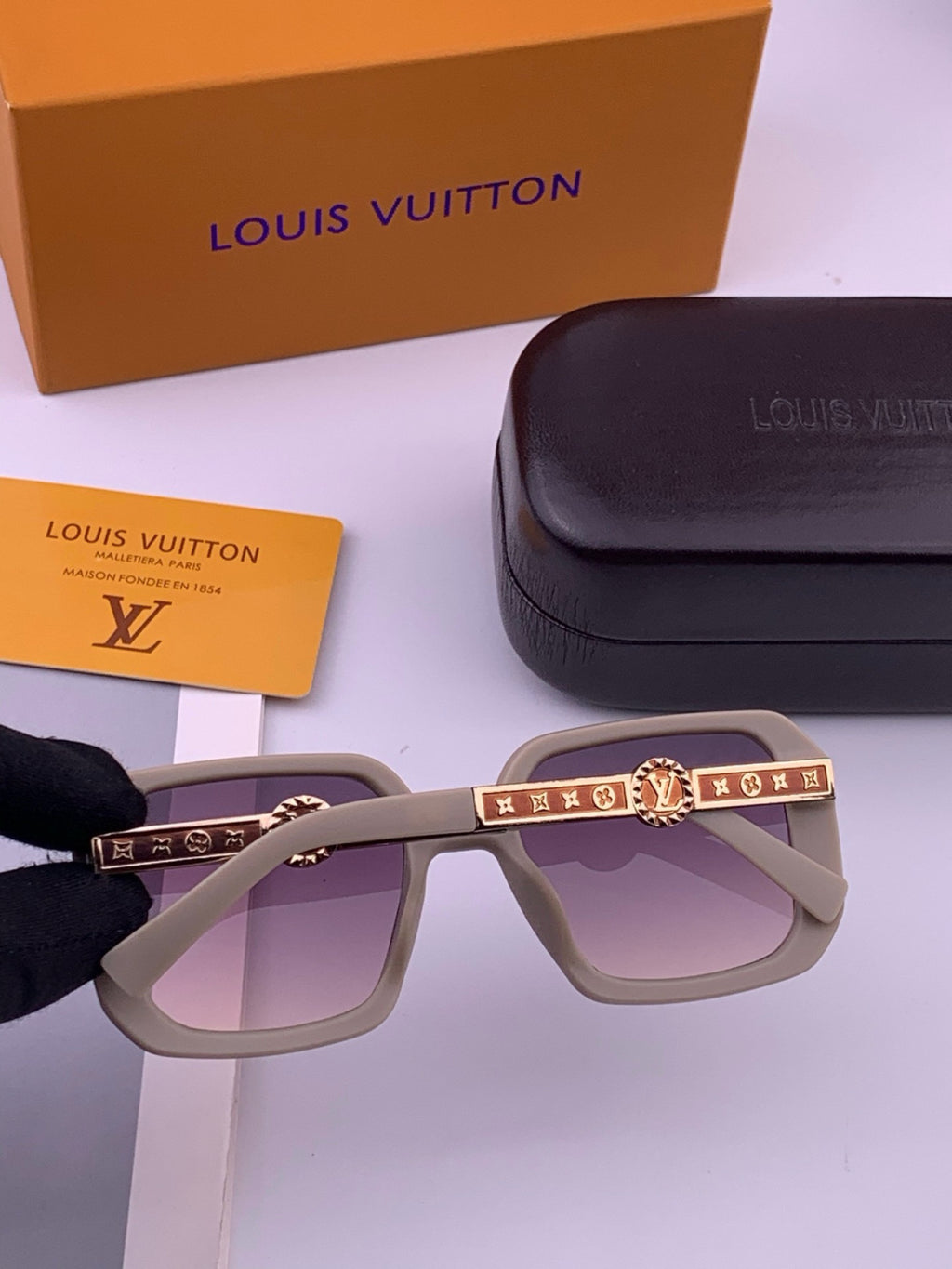 Louis Vuitton L37007 Oversized Brown Lens Sunglasses for Men & Women - 493224 - detail image 6