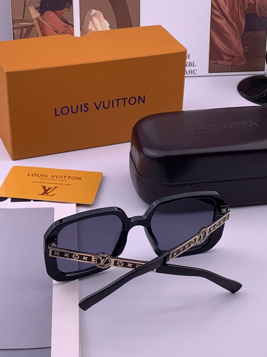 Louis Vuitton L37007 Oversized Brown Lens Sunglasses for Men & Women - detail image 4