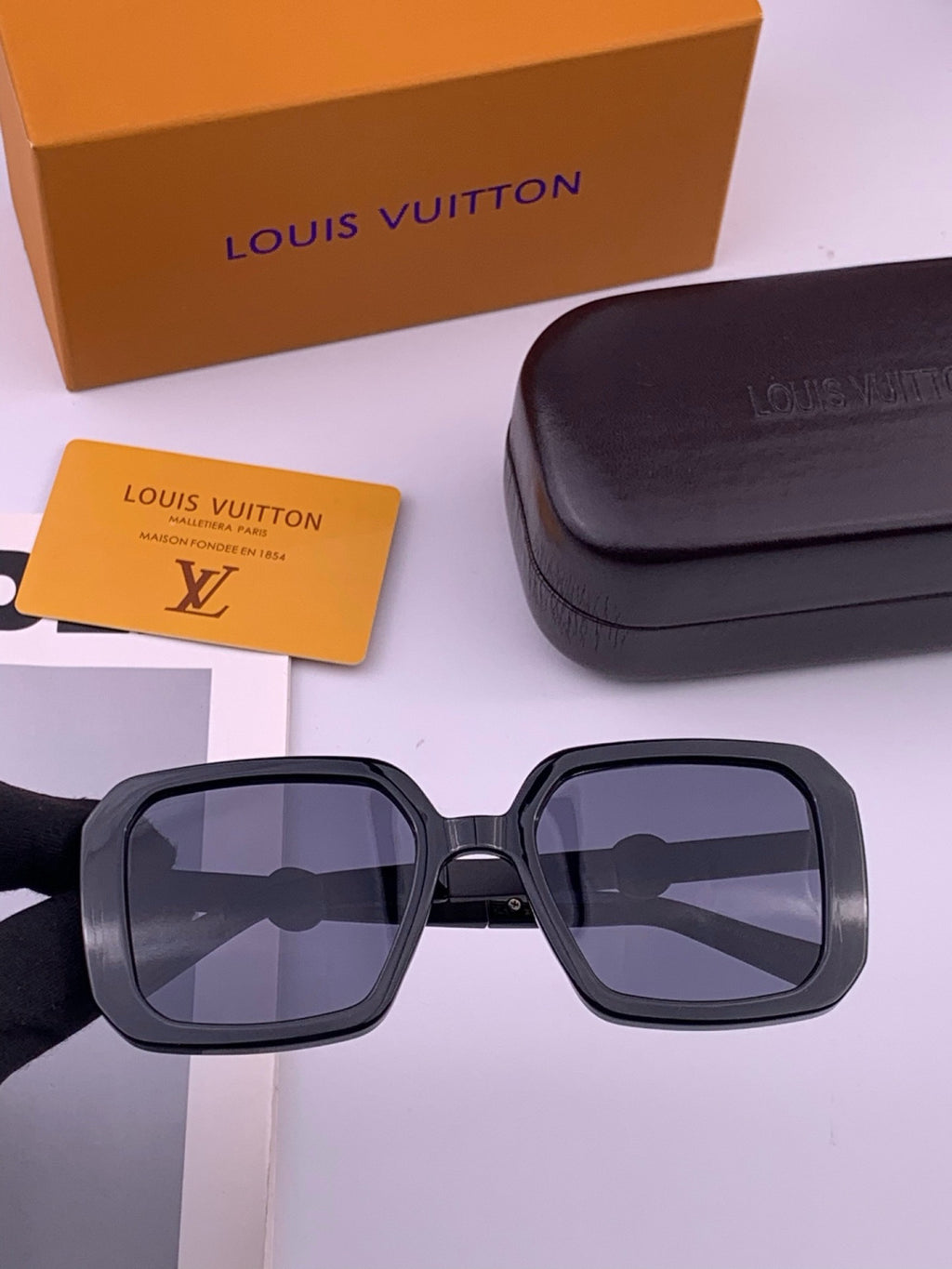 Louis Vuitton L37007 Oversized Brown Lens Sunglasses for Men & Women