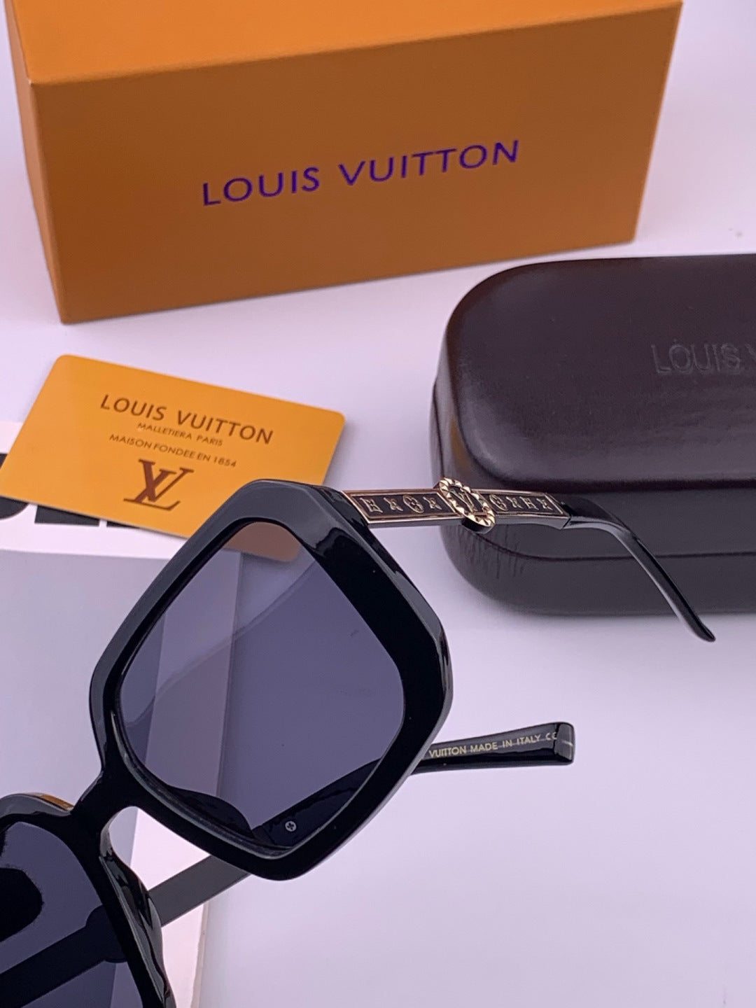 Louis Vuitton L37007 Oversized Brown Lens Sunglasses for Men & Women - detail image 5