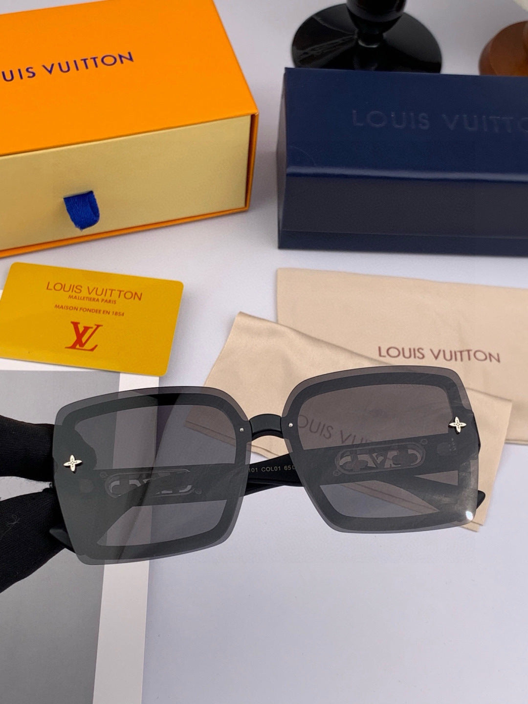 Louis Vuitton Fashion Gold Lens Sunglasses for Men & Women - 493226 - detail image 3