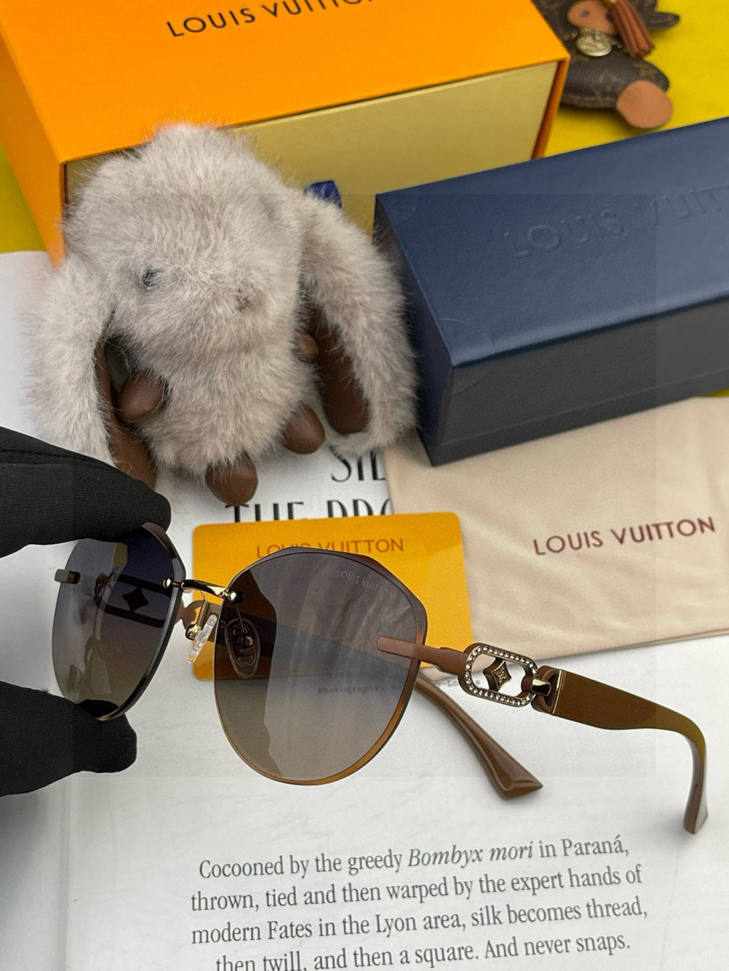 Louis Vuitton L8331 Polarized Round Gold Lens Sunglasses for Women - detail image 4