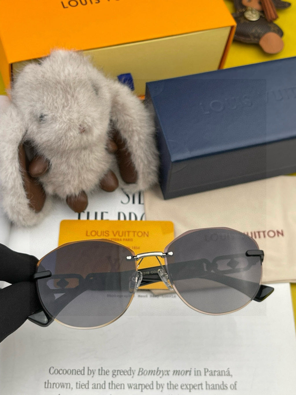 Louis Vuitton L8331 Polarized Round Gold Lens Sunglasses for Women - detail image 2