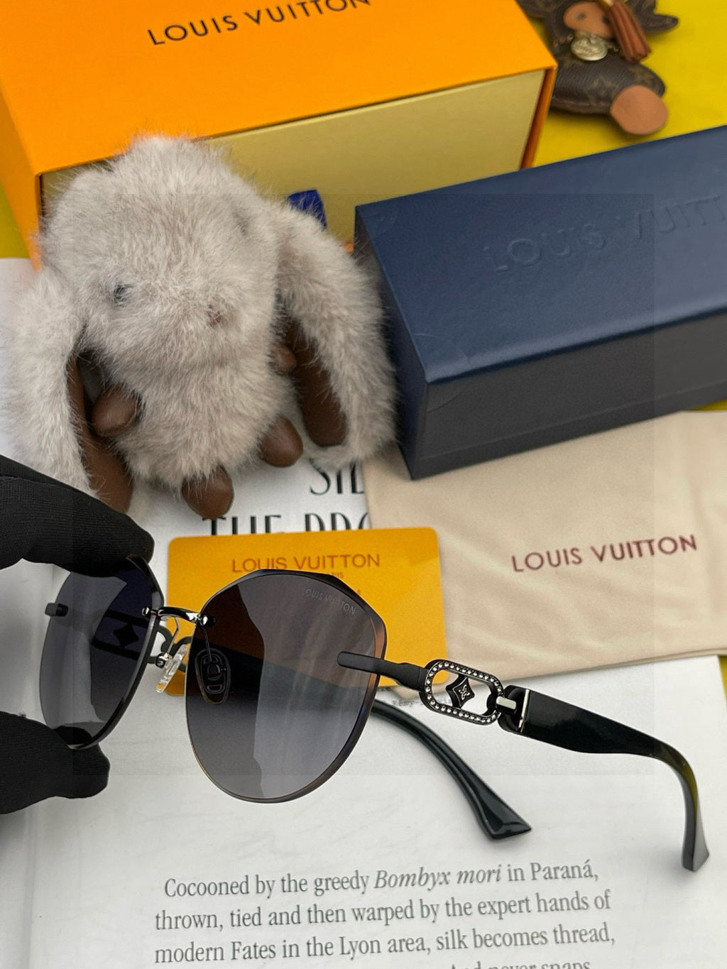 Louis Vuitton L8331 Polarized Round Gold Lens Sunglasses for Women - detail image 5