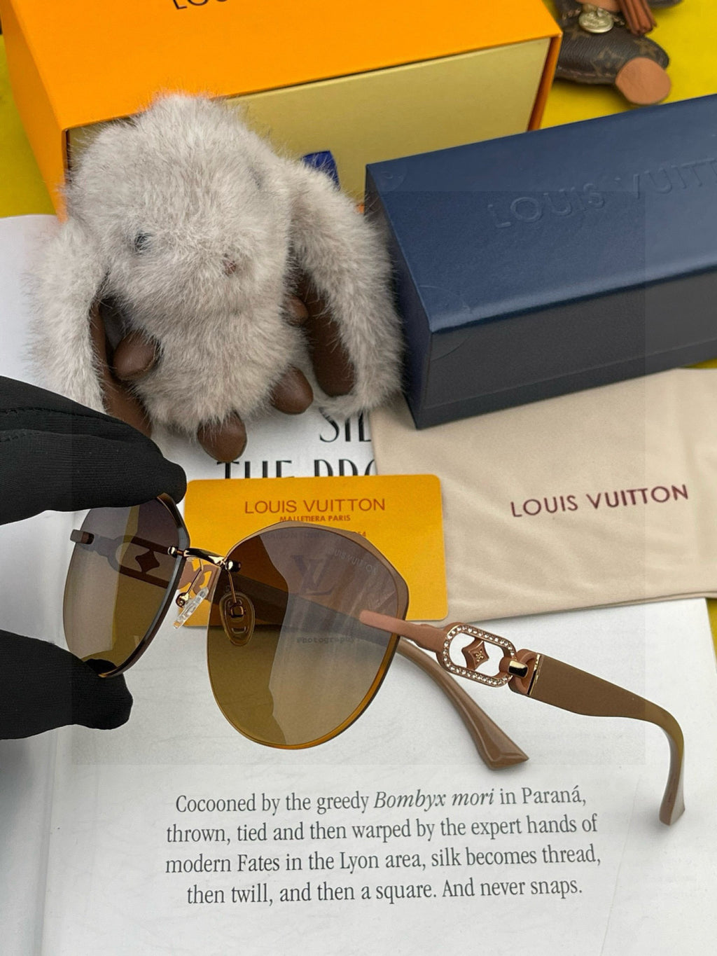 Louis Vuitton L8331 Polarized Round Gold Lens Sunglasses for Women - detail image 6