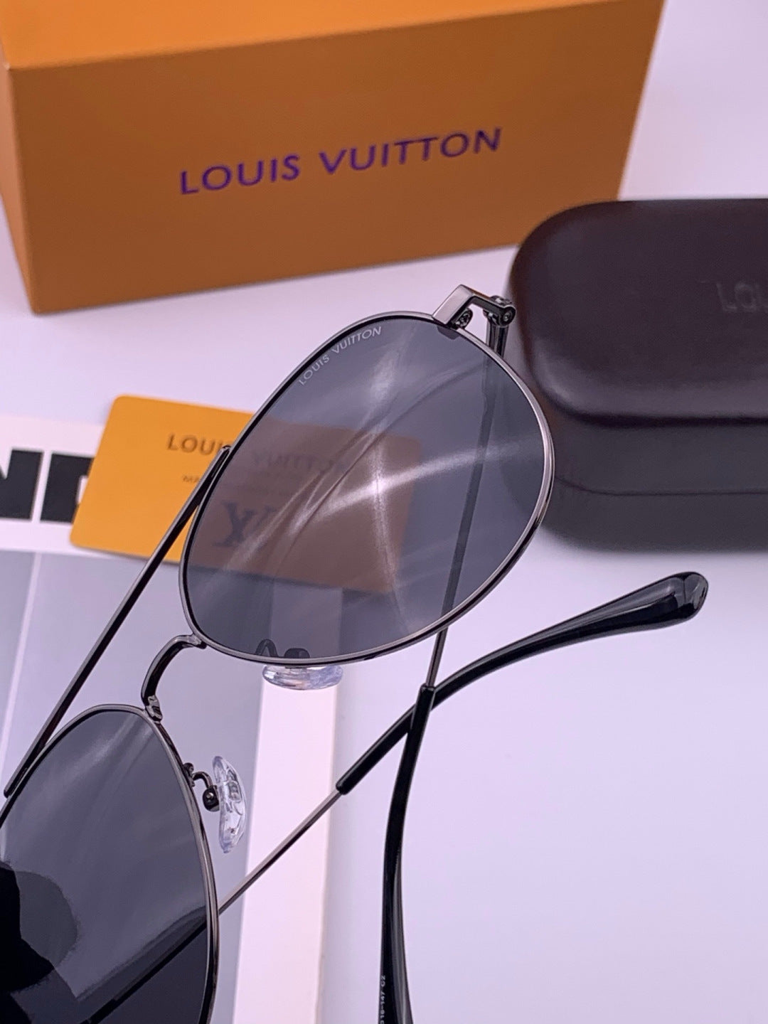 Louis Vuitton L5338 Polarized Aviator Brown Lens Sunglasses for Men & Women - detail image 4