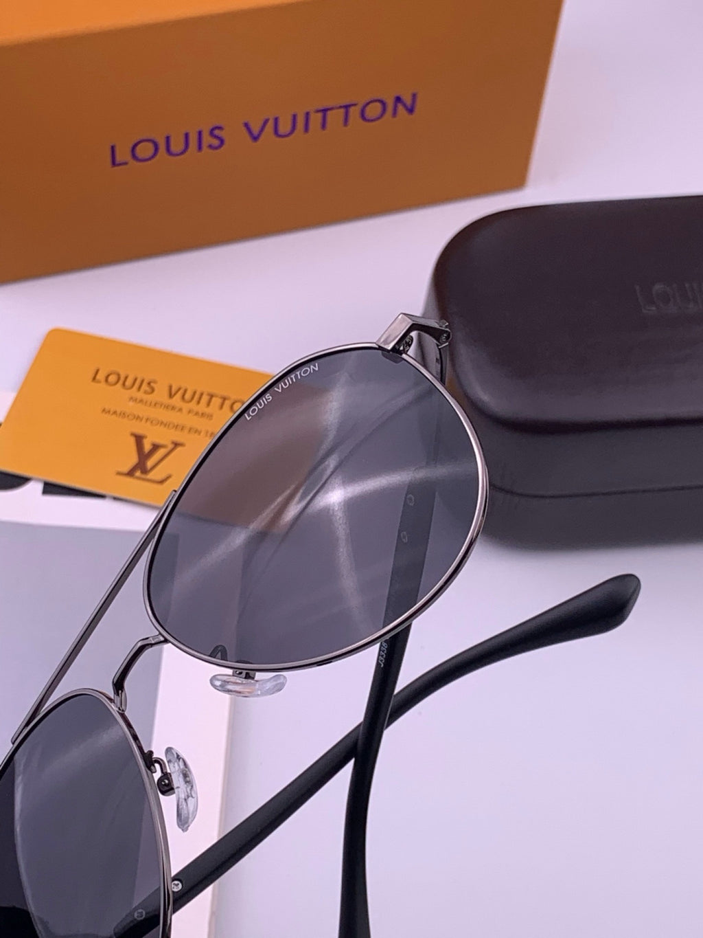 Louis Vuitton L8333 Polarized Aviator Black Lens Sunglasses for Men & Women - detail image 6
