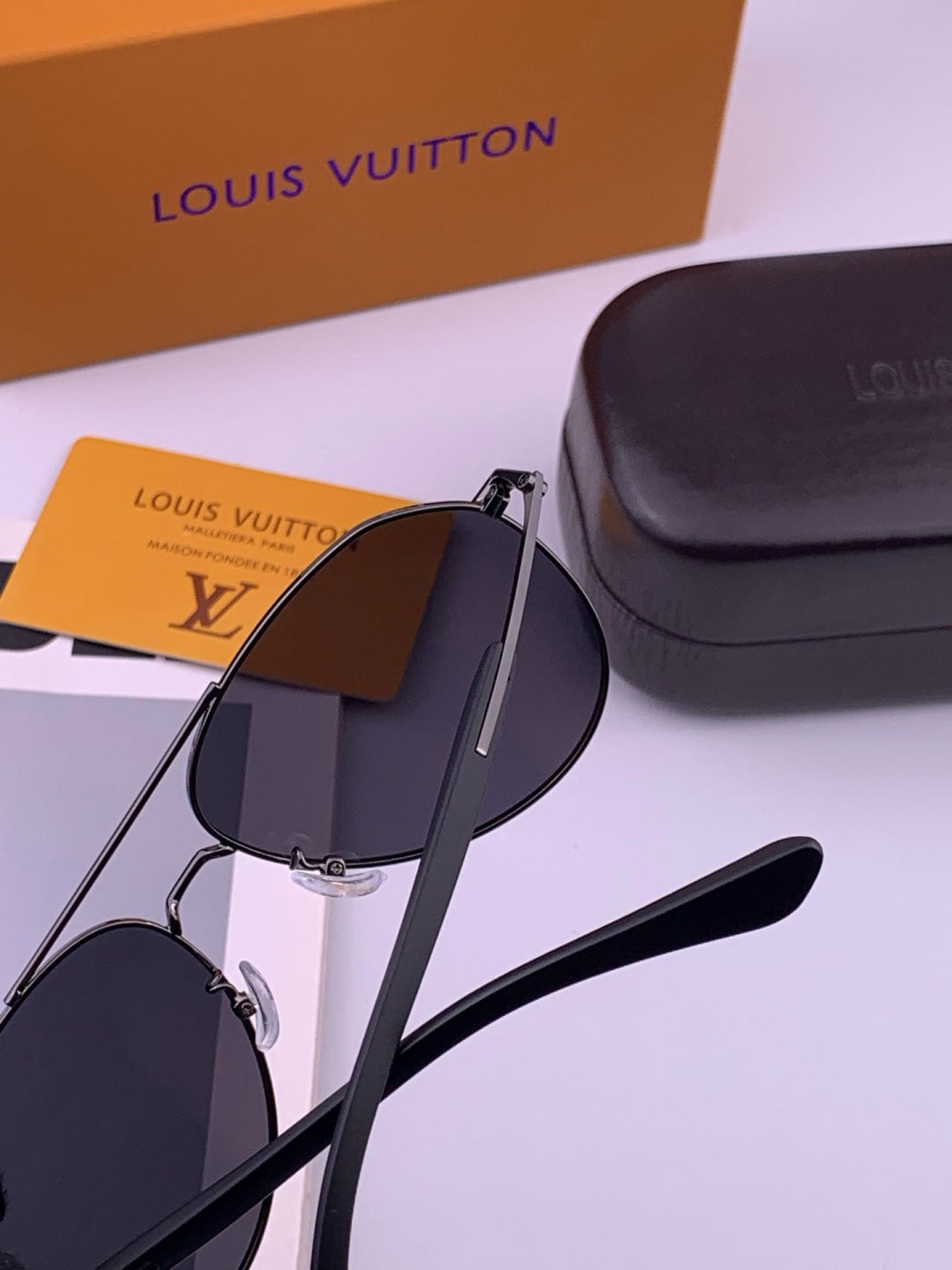 Louis Vuitton L8333 Polarized Aviator Black Lens Sunglasses for Men & Women - detail image 4
