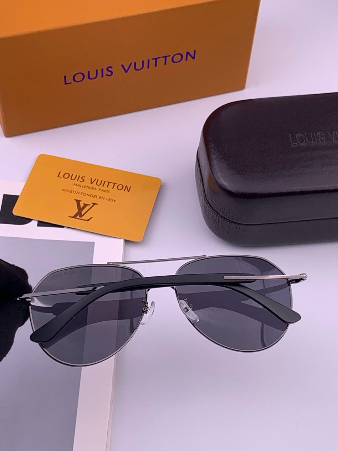 Louis Vuitton L8333 Polarized Aviator Black Lens Sunglasses for Men & Women - detail image 5